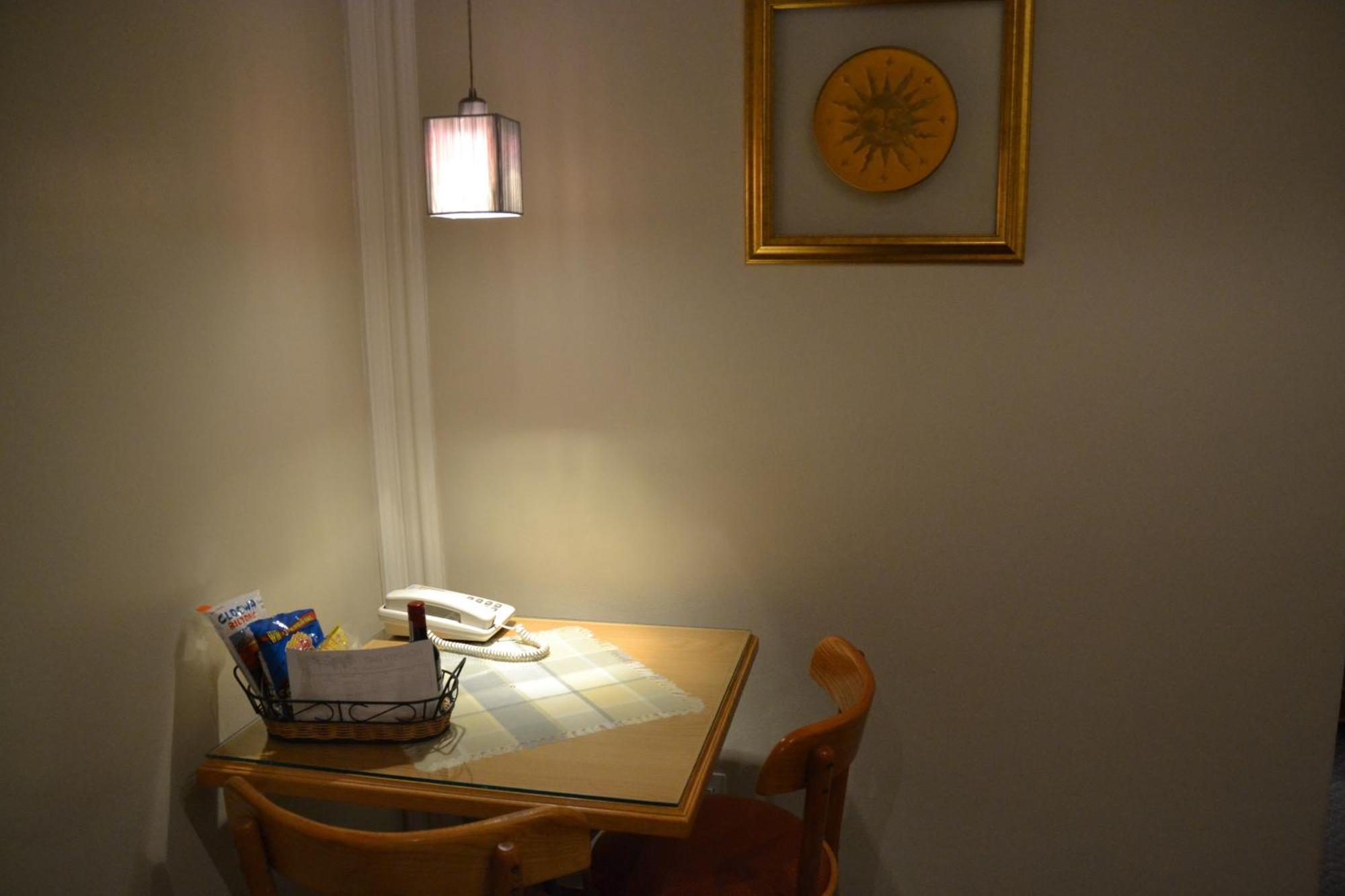 The Lodge Bethal Room photo